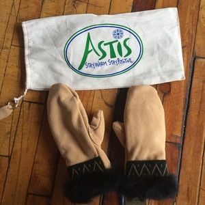 Filson suede mittens